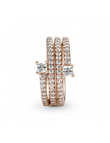 Anillo con un recubrimiento en oro rosa de 14k...