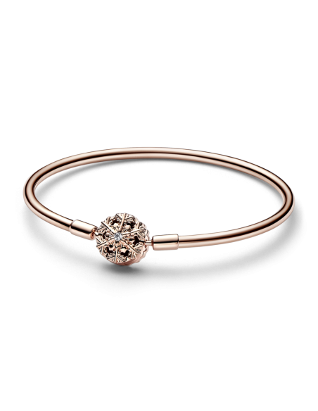 Pulsera Pandora Moments con un recubrimiento en oro rosa de 14k con cierre de Copo de Nieve Brillante